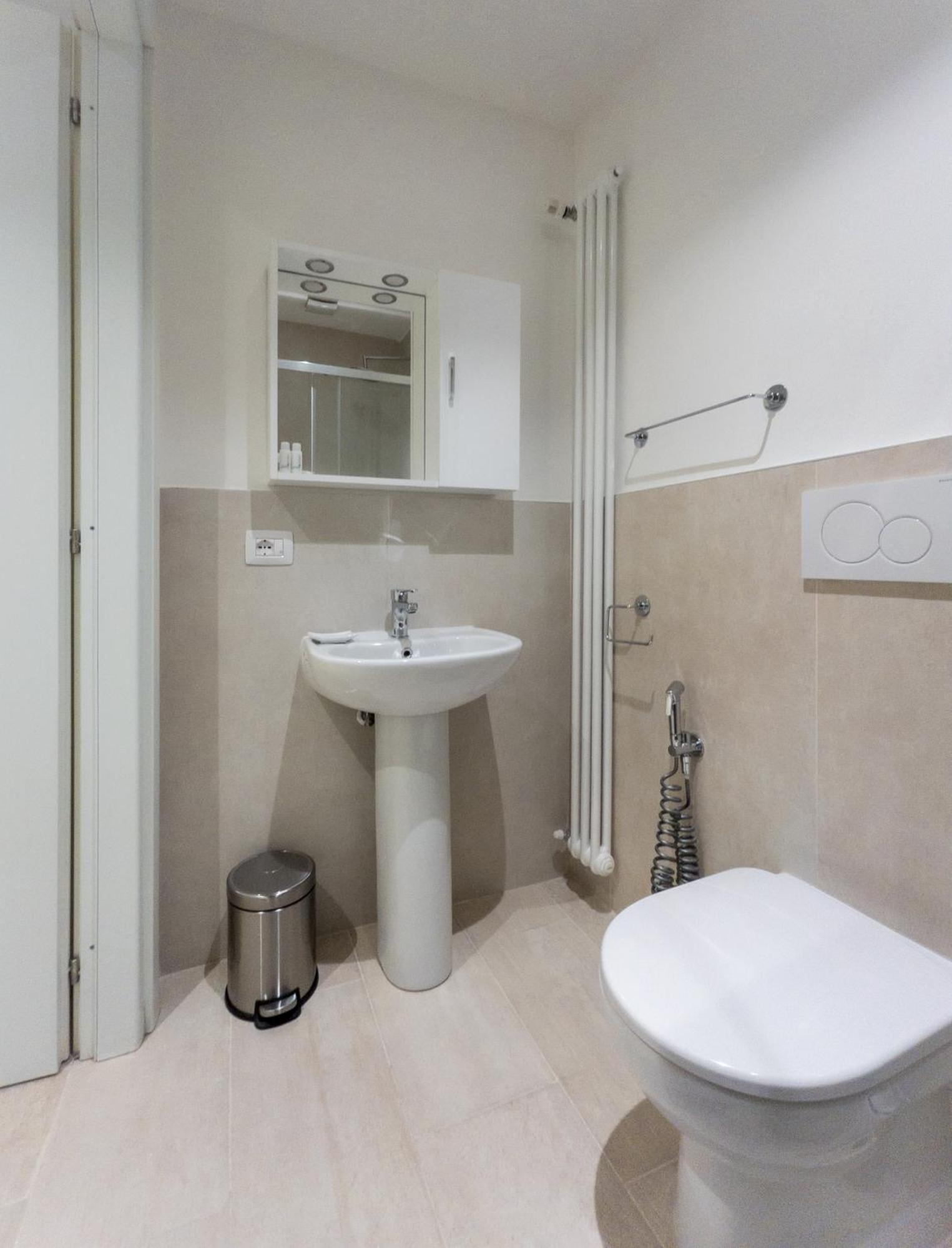 Rrrapido Holy Suites And Rooms - Via Sardegna Милано Екстериор снимка