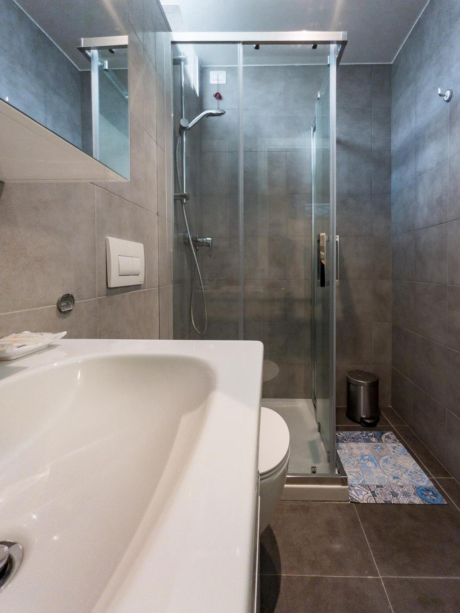 Rrrapido Holy Suites And Rooms - Via Sardegna Милано Екстериор снимка