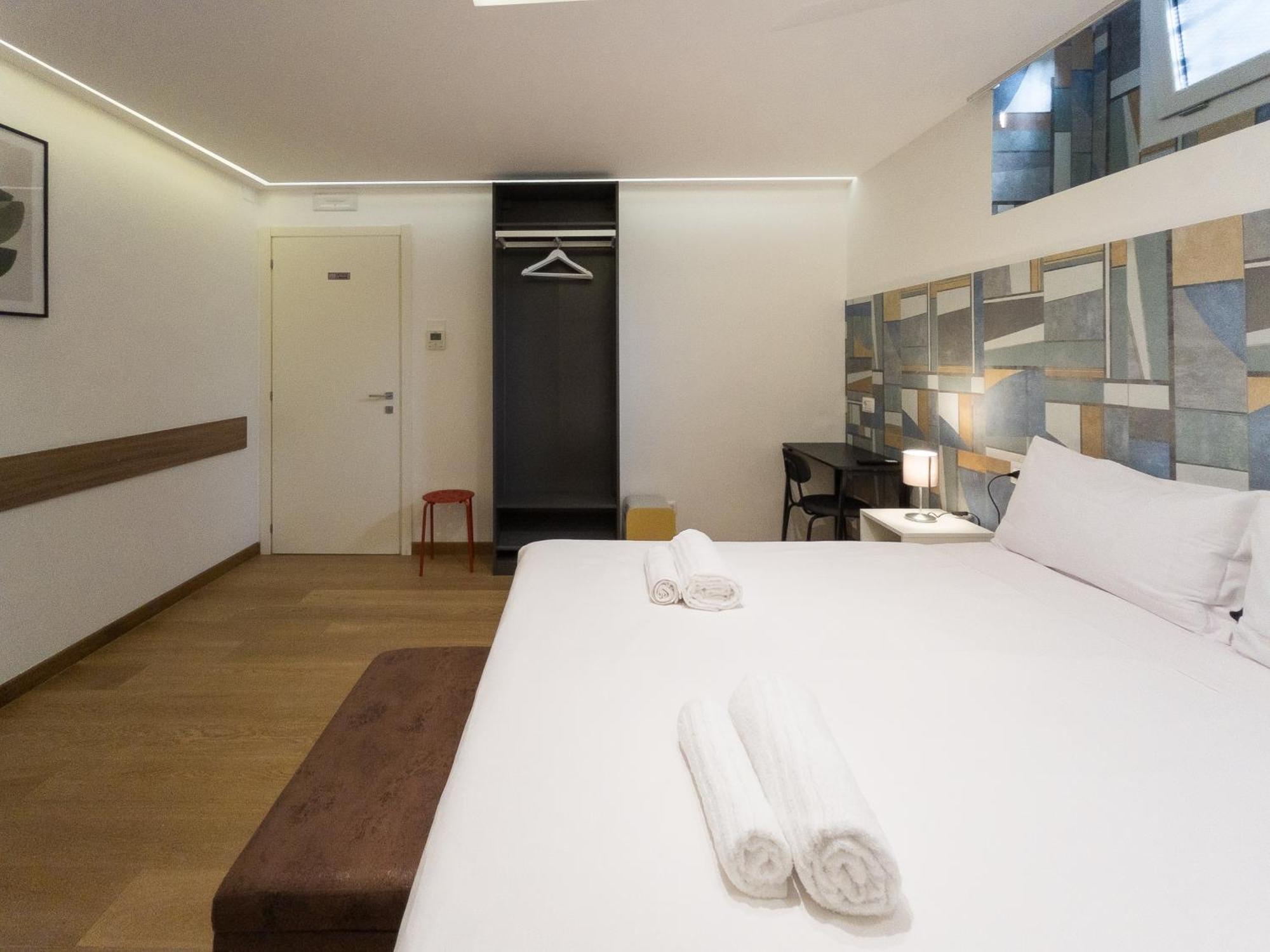 Rrrapido Holy Suites And Rooms - Via Sardegna Милано Екстериор снимка
