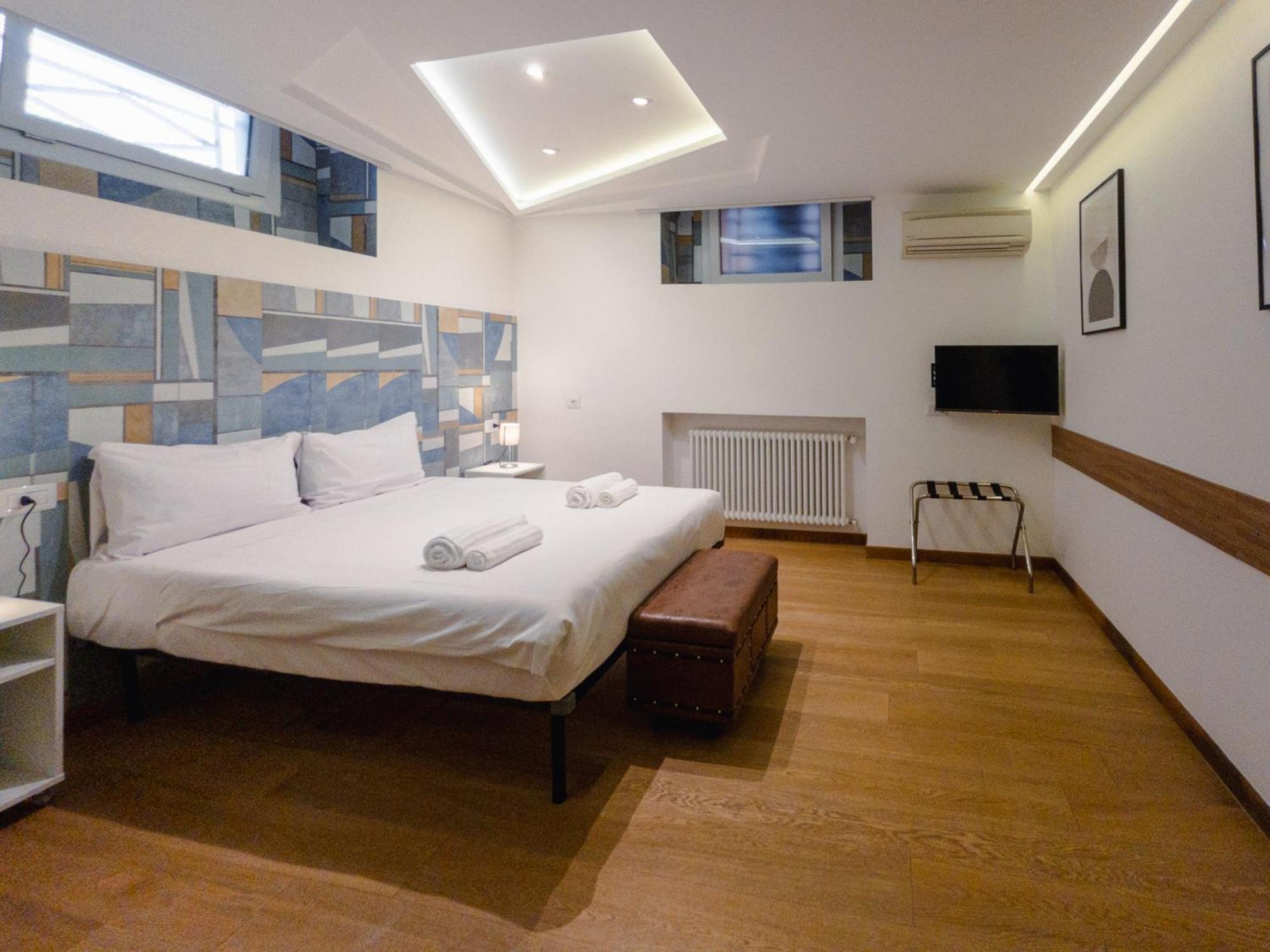 Rrrapido Holy Suites And Rooms - Via Sardegna Милано Екстериор снимка